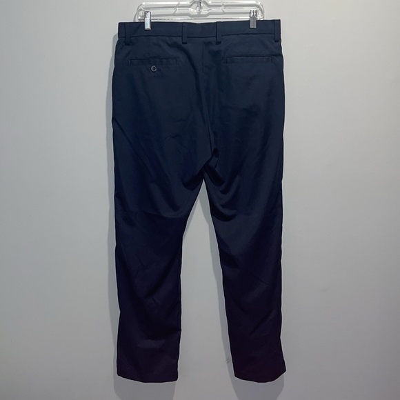 Amazon Essentials Men's Classic-Fit Stretch Golf Pants - Picture 4 of 8